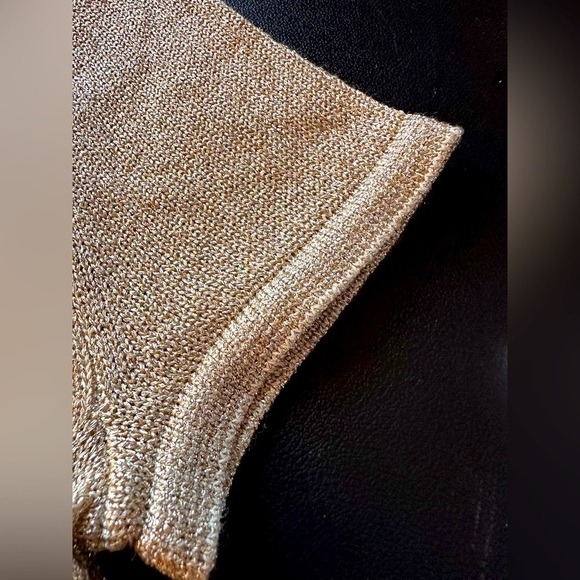 NWT Theory Gold Metallic Short Sleeve Slim Crew Neck Top Women’s Size P - Picture 6 of 8
